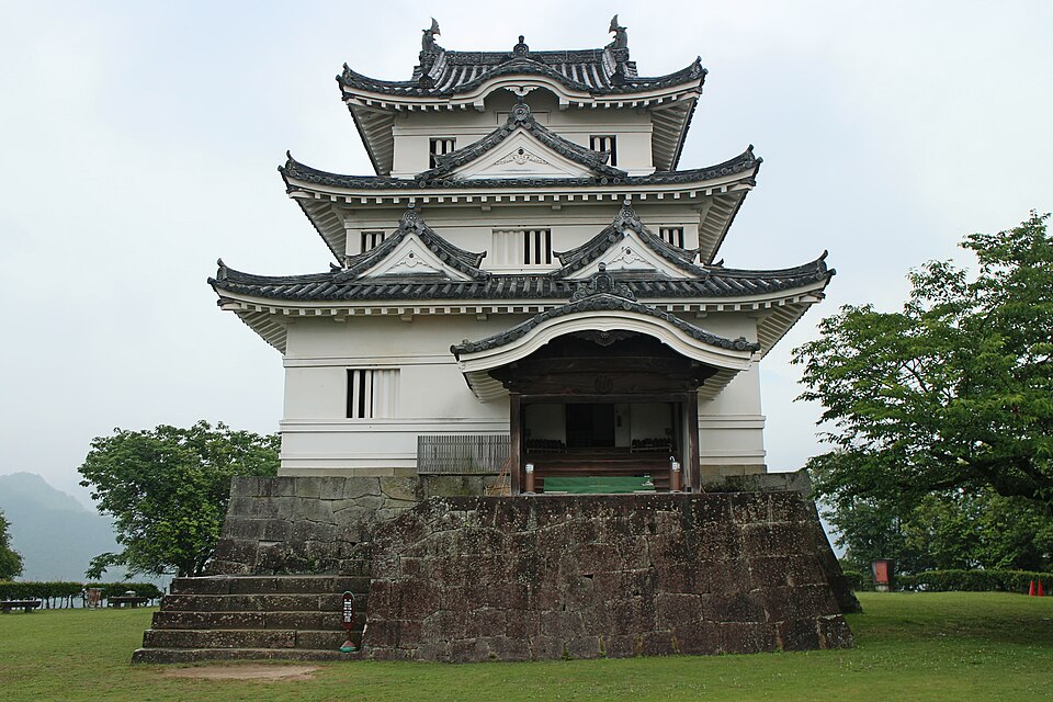 อุวาจิมะ — Uwajima Castle