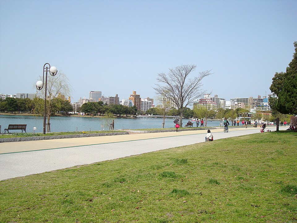 เมืองฟุกุโอกะและสวนโอโฮริ — Ōhori Park