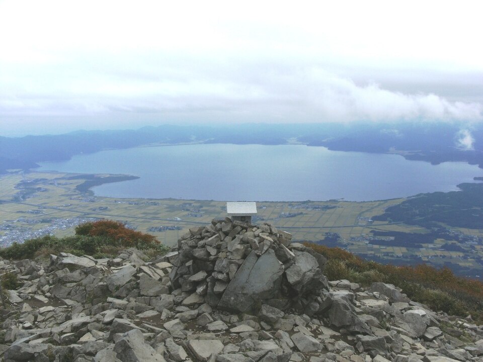 ทะเลสาบอินาวาชิโระ — Lake Inawashiro