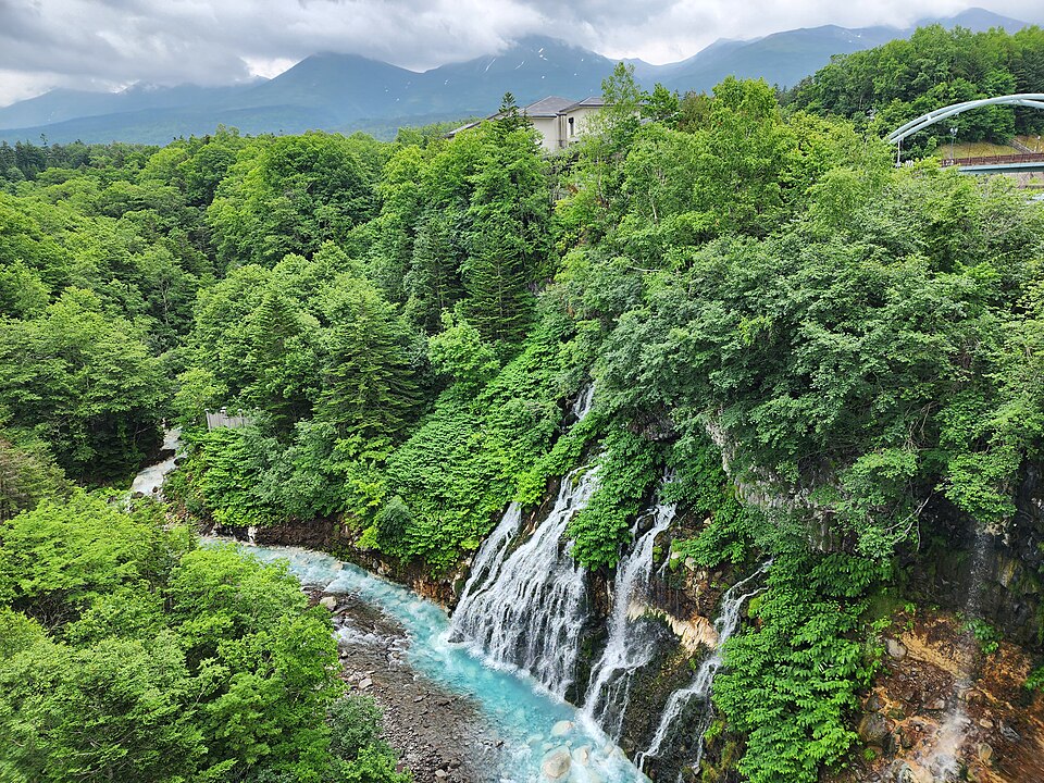 น้ำตกชิราฮิเกะ (Shirahige Falls)