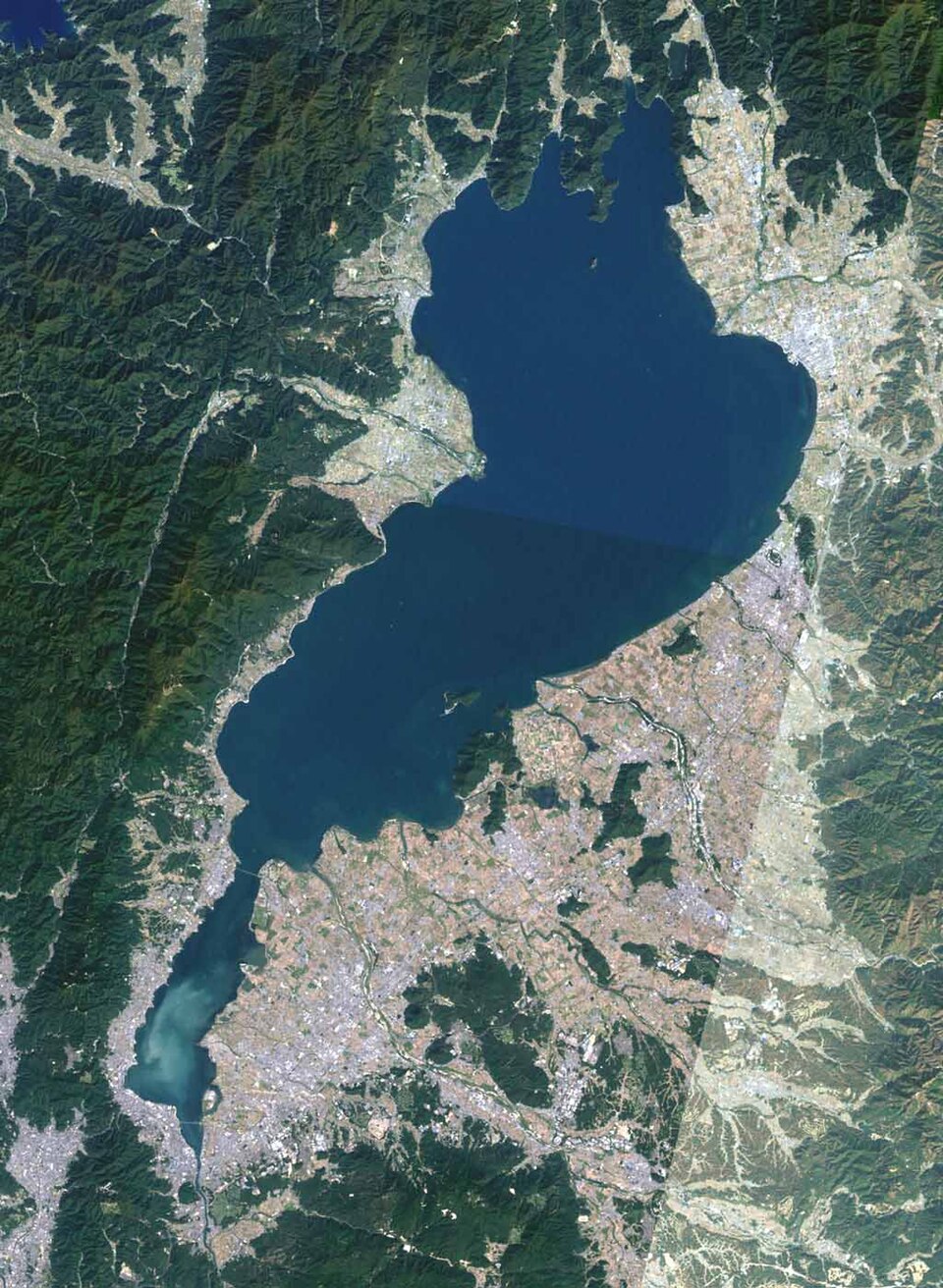 ทะเลสาบบิวะ — Lake Biwa