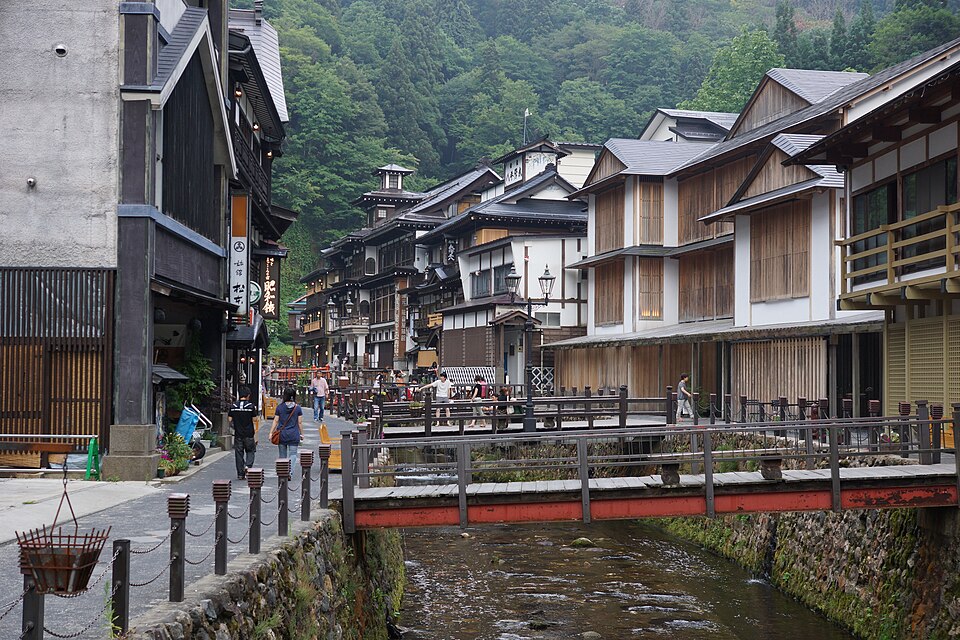 กินซังอนเซ็น — Ginzan Onsen
